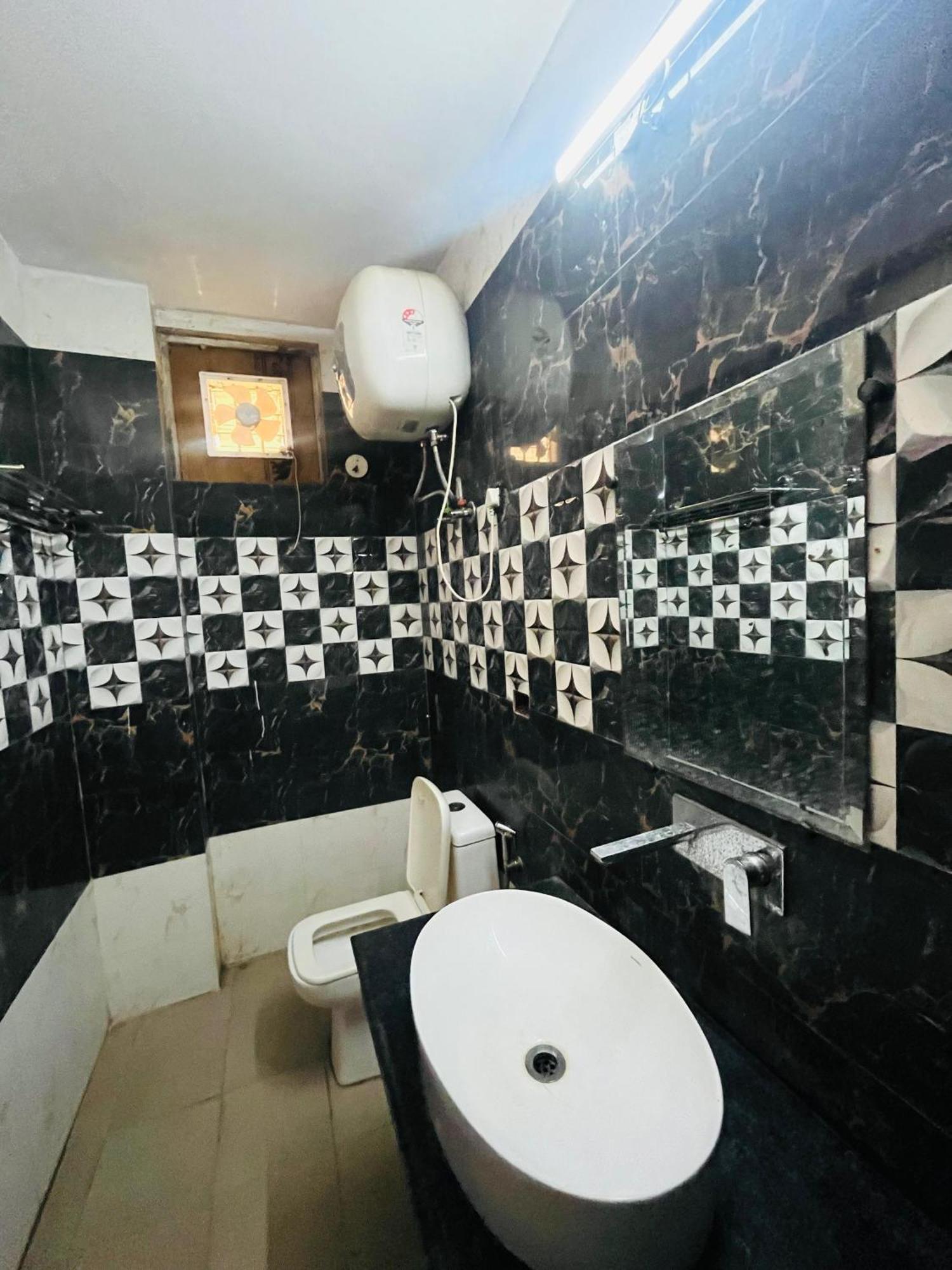 - Near Nizamunddin Railway Station Hotel